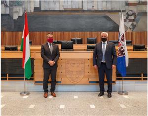 Il presidente Noggler e il Segretario di Stato Potápi (Foto: Consiglio regionale/Werth)